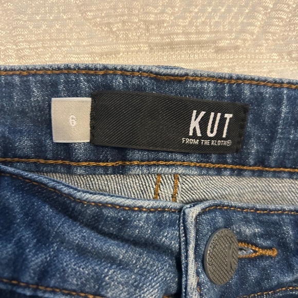 Women’s KUT from the Kloth Brand Cuffed Capri Distressed Blue Jeans | Size 6 - Picture 5 of 10
